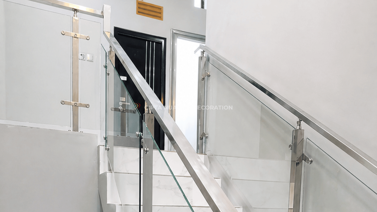 Pemasangan Railing Kaca CNR 192