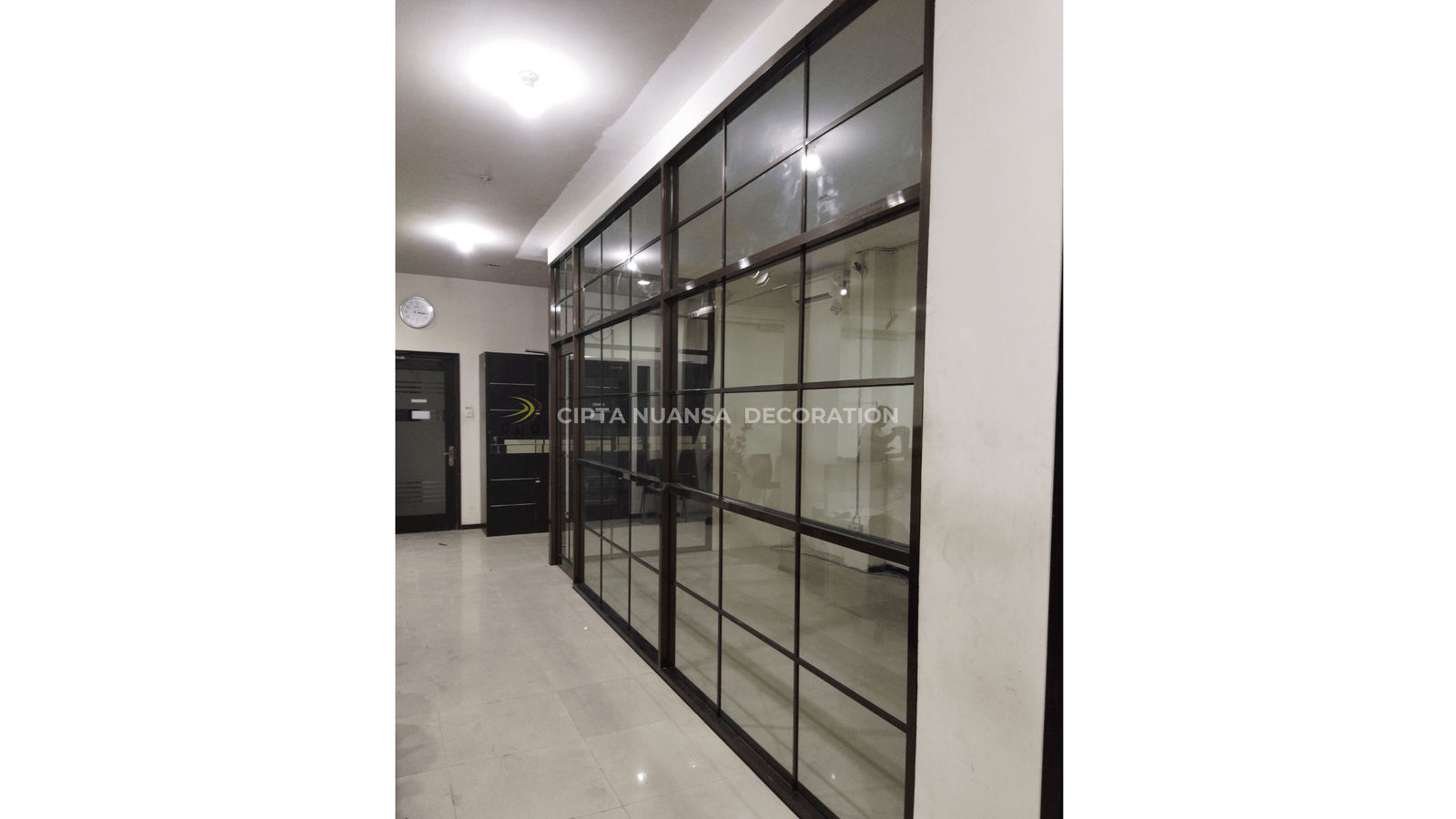 Pemasangan Partisi Kantor Aluminium + Ornamen Kaca